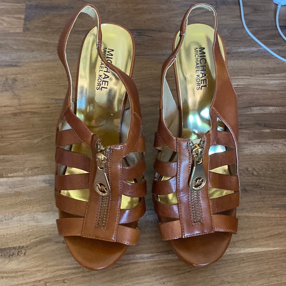 Michael Michael Kors Zipper Front Sandal sz 8
